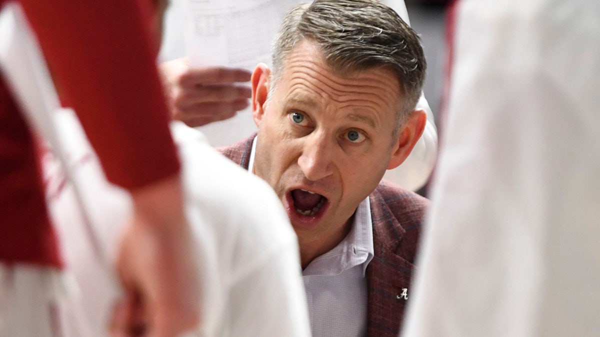 Nate Oats coaches up his team