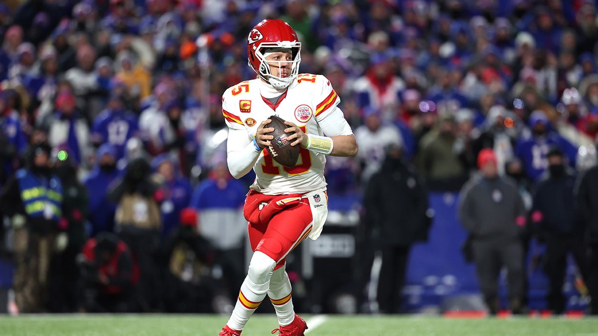 Patrick Mahomes looks to pass