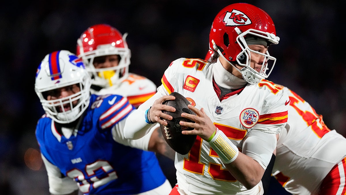 Patrick Mahomes Hypes Up His Chiefs Teammates After Win Over Bills