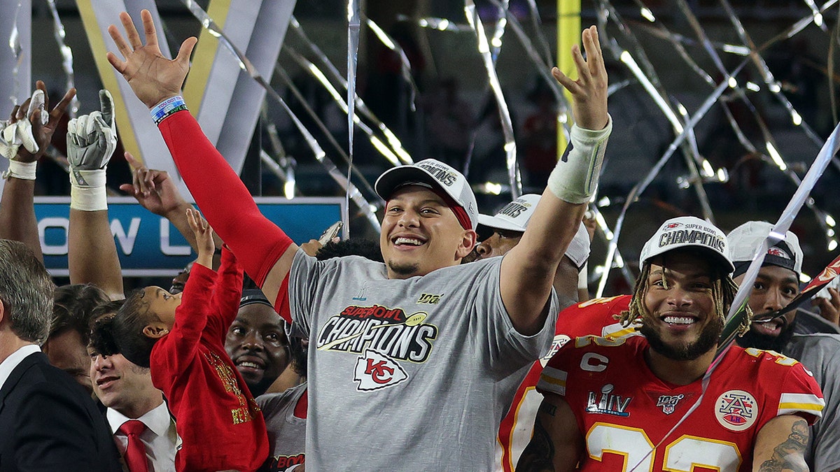 Patrick Mahomes celebrates