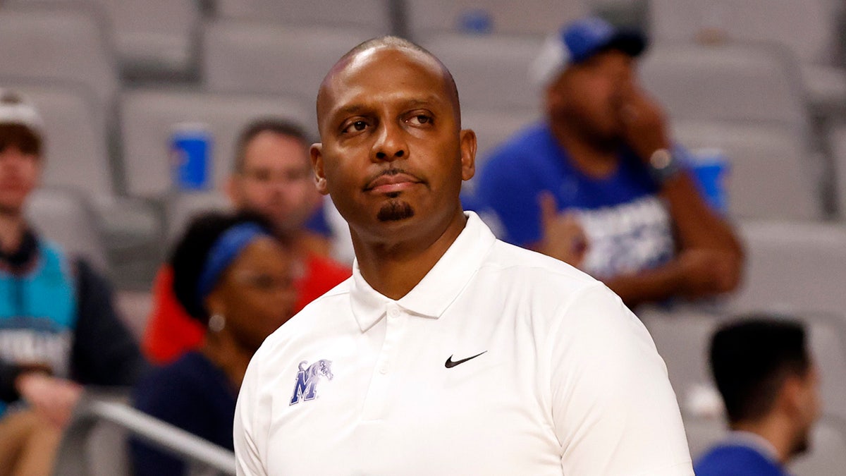 Penny Hardaway reacts on the court
