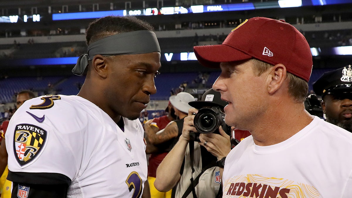 Robert Griffin III talks to Jay Gruden