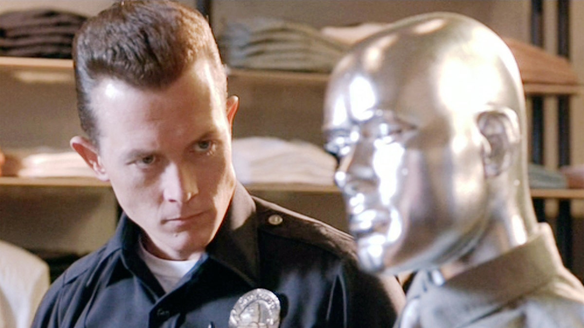 Robert Patrick como o T-1000 em Terminator 2
