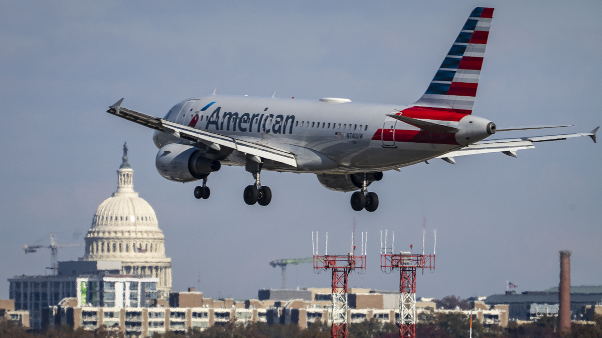 Plane lands at DCA airport