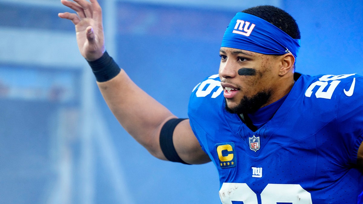 Saquon Barkley barks back at Tiki Barber after 'dead to me' comments  following Eagles deal: 'You been a hater' | Fox News