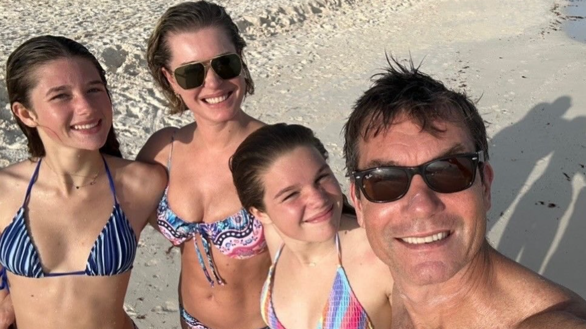 Jerry O'Connell takes a selfie on the beach with wife Rebecca Romijn and daughters Charlie and Dolly
