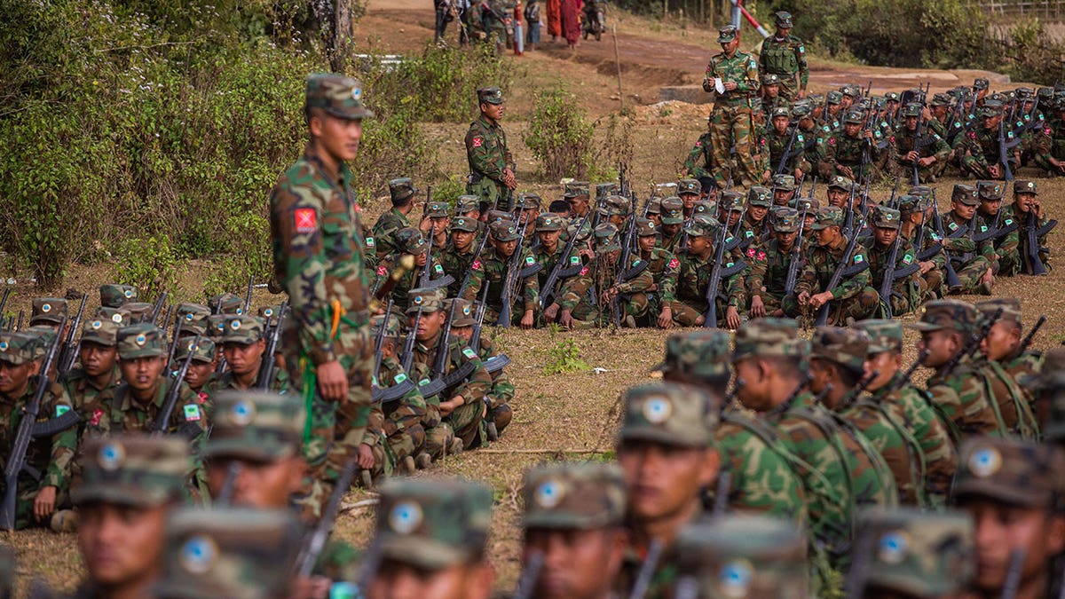 Taaung soldiers