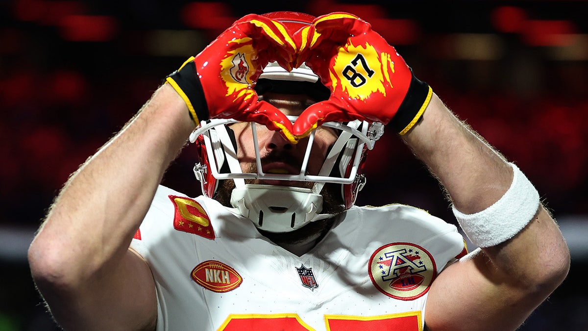 Travis Kelce forms heart with his hands