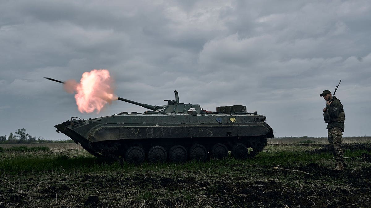 Ukrainian tank fires