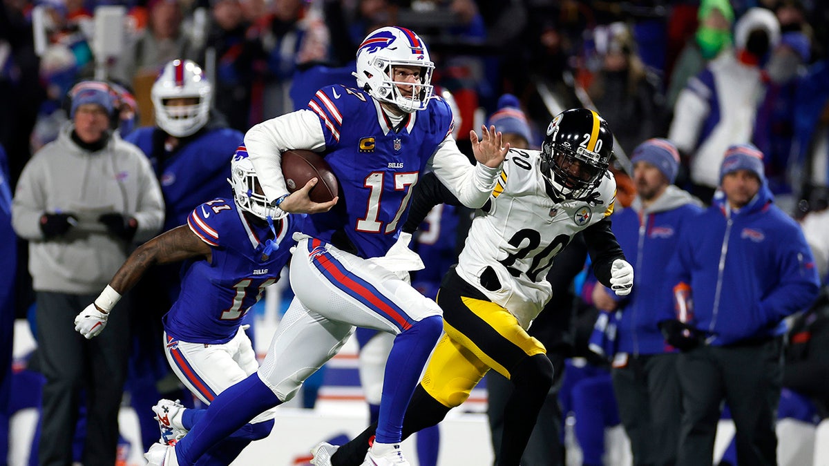 Josh Allen corre para um touchdown