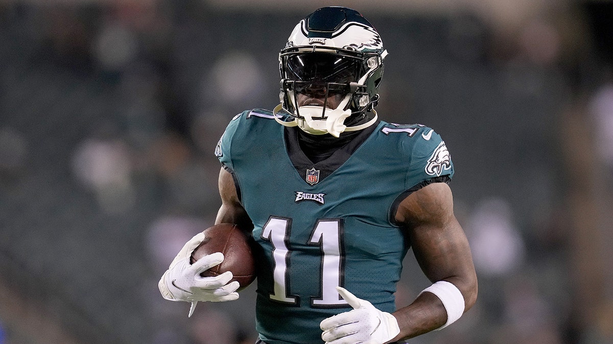 Eagles’ AJ Brown Addresses Rumors Of Locker Room Turmoil As Losing Skid ...