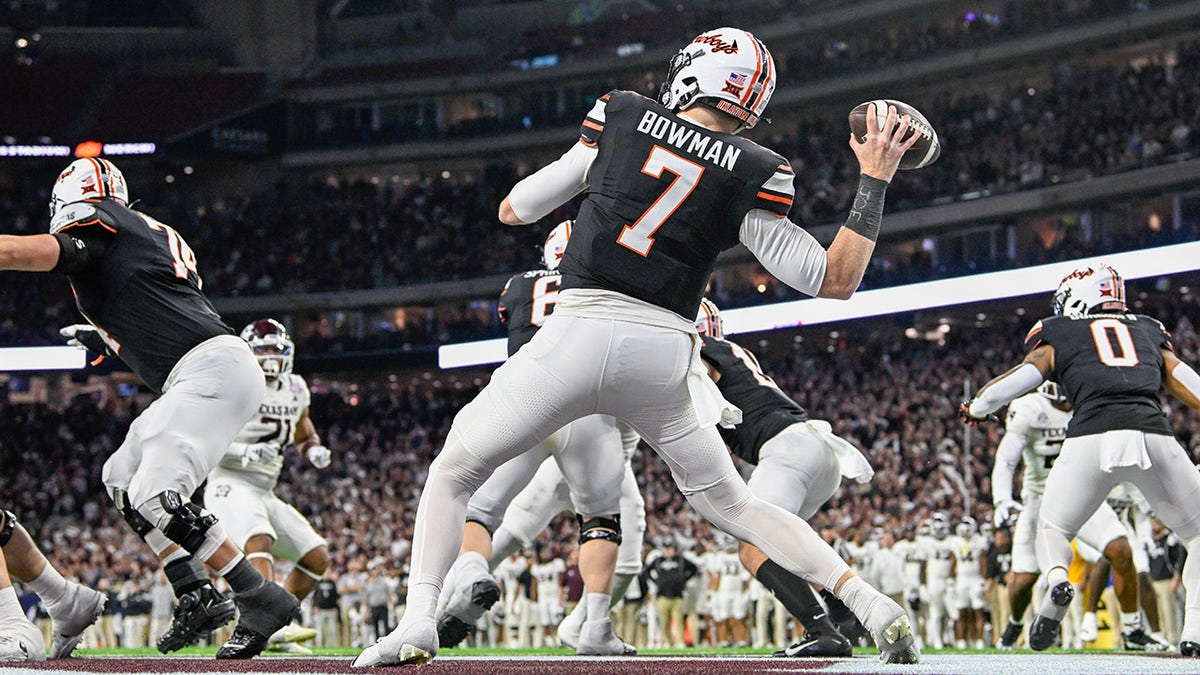 Oklahoma State Quarterback To Return For Seventh Year After Being ...