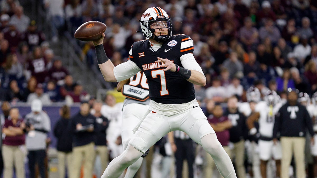 Oklahoma State Quarterback To Return For Seventh Year After Being ...