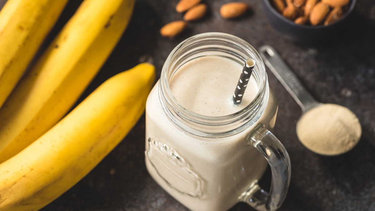 Banana almond smoothie