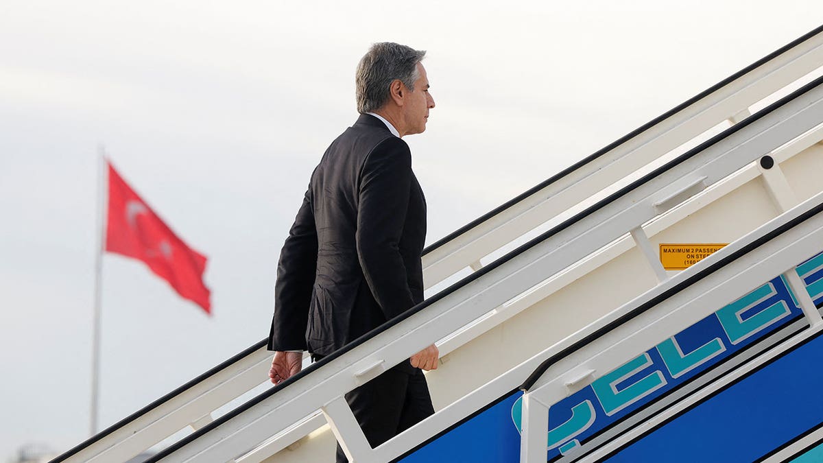 US Secretary of State Antony Blinken boards plane in Istanbul, Turkey