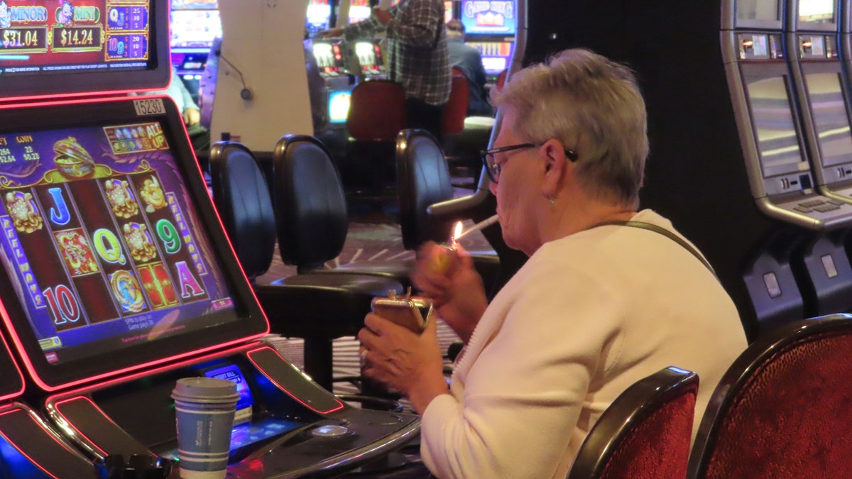 Atlantic City casino smoking ban advances in New Jersey Legislature
