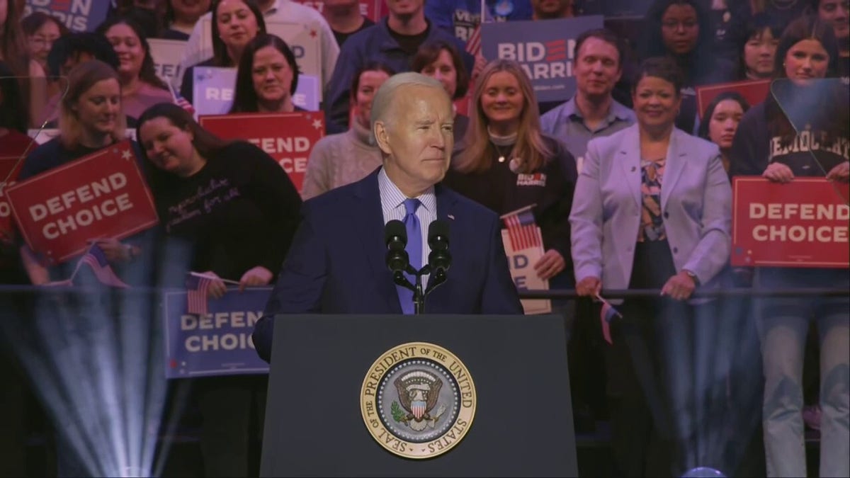 Biden s'exprime lors d'un rassemblement en Virginie