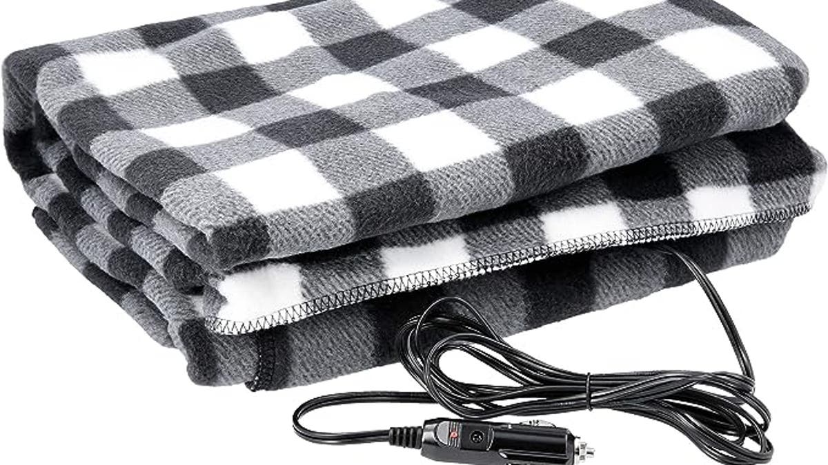 Heated blanket keeps you warm using car charging ports.