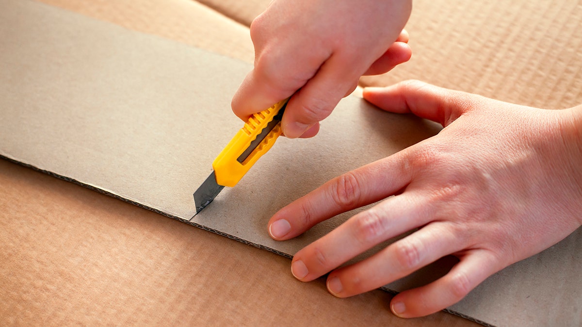 cutting cardboard notch