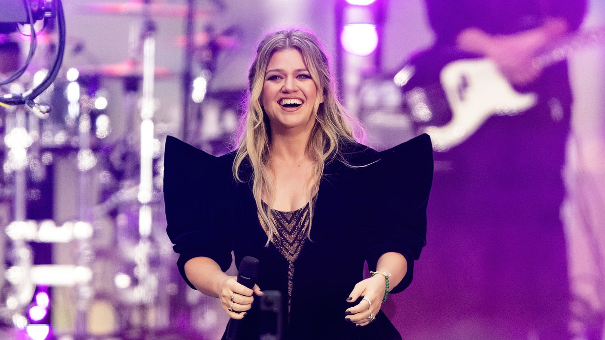 Kelly Clarkson in a poofy black outfit on stage 