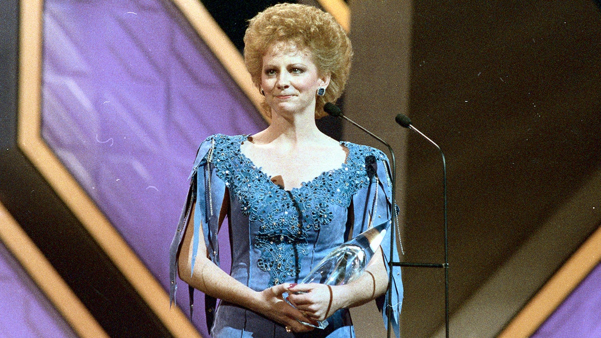 Reba McEntire at the 1986 CMA Awards