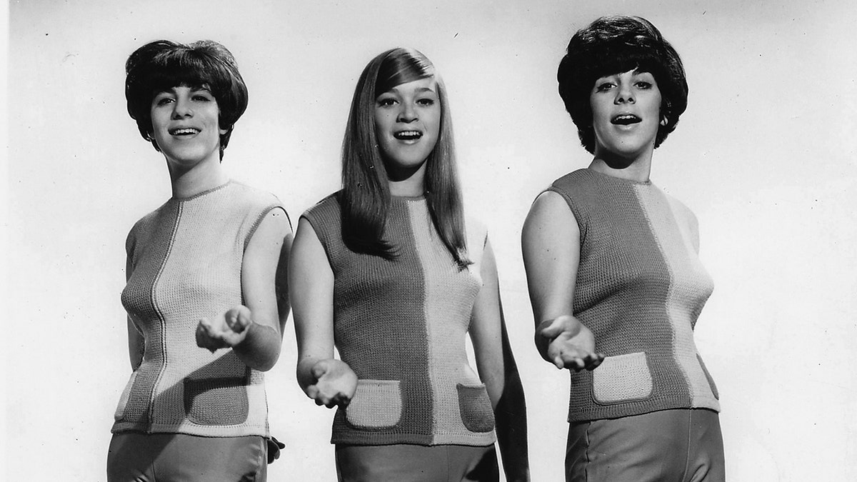 Mary Weiss and Shangri-Las band