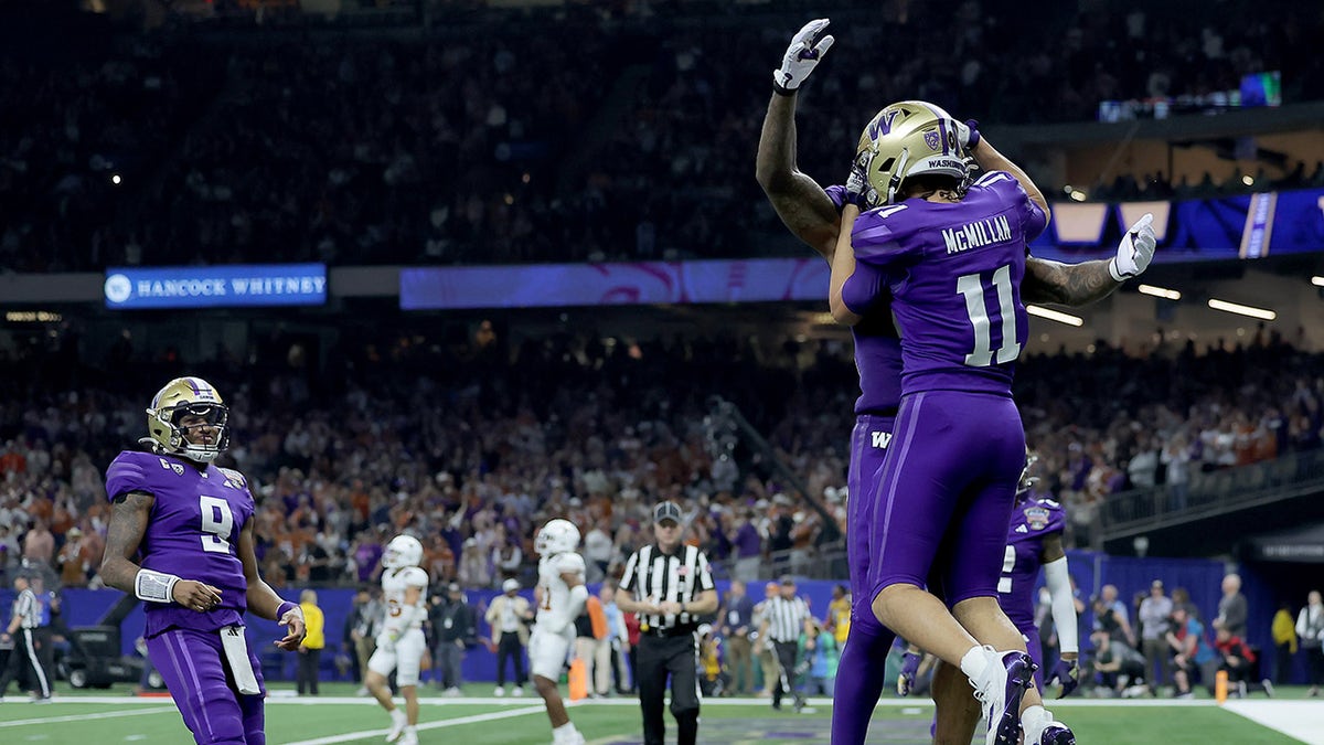 Jalen McMillan celebrates a touchdown