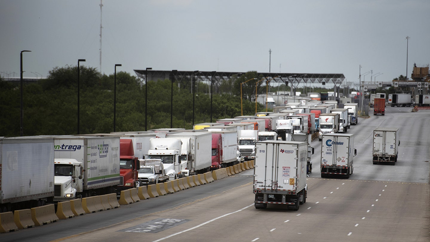 Man caught making an attempt to smuggle over 100 unlawful immigrants into the U.S. in a trailer Man caught making an attempt to smuggle over 100 unlawful immigrants into the U.S. in a trailer