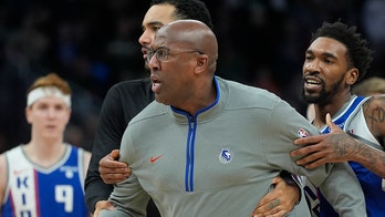 Kings' Mike Brown rages at NBA ref, brings laptop to press conference to point out issues
