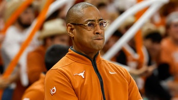 Texas coach Rodney Terry shouts at UCF players over 'horns down' gesture: 'Don't do that s---'