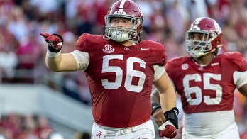 Alabama center scrutinized over bad snaps in Rose Bowl loss enters transfer portal