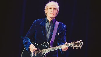 Michael Bolton diagnosed with brain tumor, taking break from touring