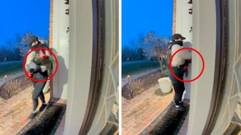 Police warn homeowners about bandits pretending to sell roses in burglary scheme