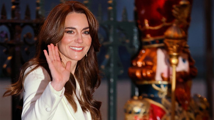 Kate Middleton expected to be in the hospital for two weeks