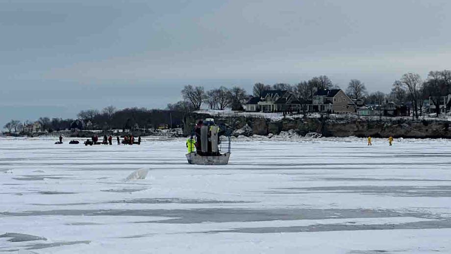 BRAVE ESCAPE: Coast Guard Rescues 20 from Lake Erie Ice Floe Trap