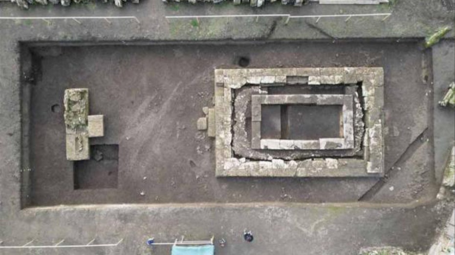 <div></noscript>'Exceptional' Greek temples unearthed in Italy, estimated to be 2,400 years old</div>