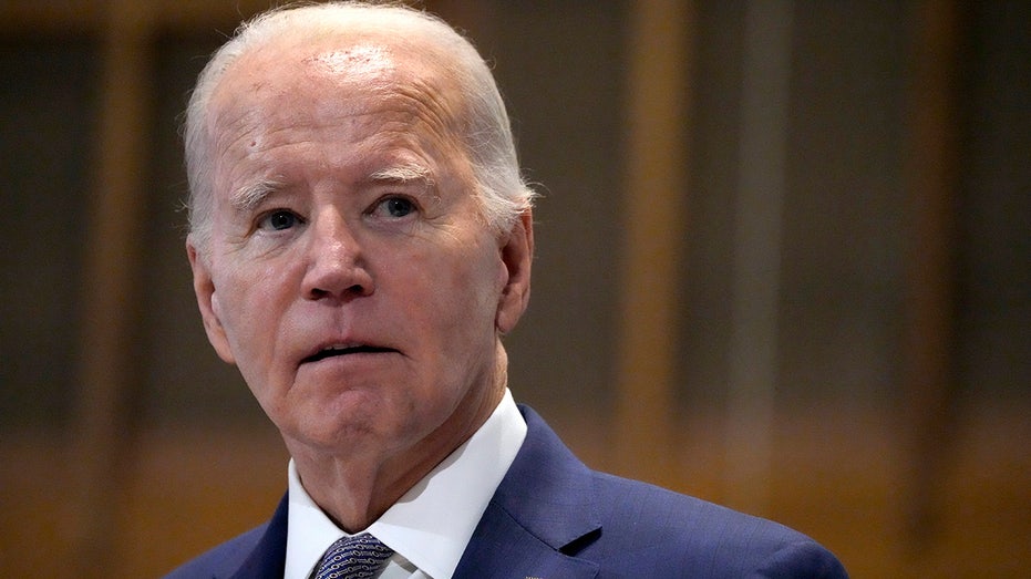 Biden's reliance on notecards to answer questions at fundraisers worries some donors: Report