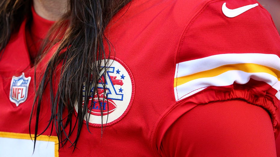 Chiefs unveil red jersey choice for Super Bowl amid white jersey winning trend