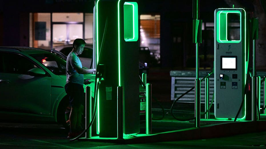 Wisconsin lawmakers drive bills forward for statewide electric vehicle charging stations