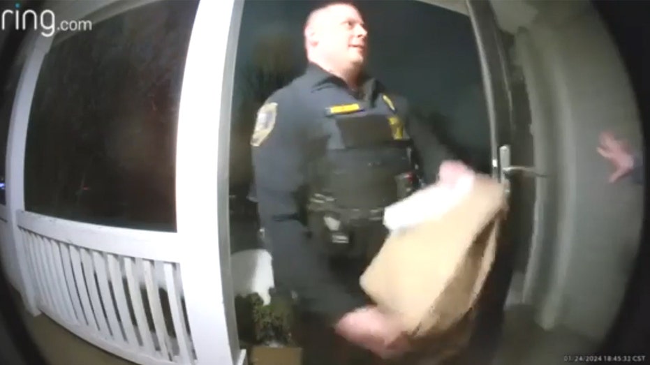 Video shows Illinois deputy deliver DoorDash order after driver gets arrested: 'No one went hungry'