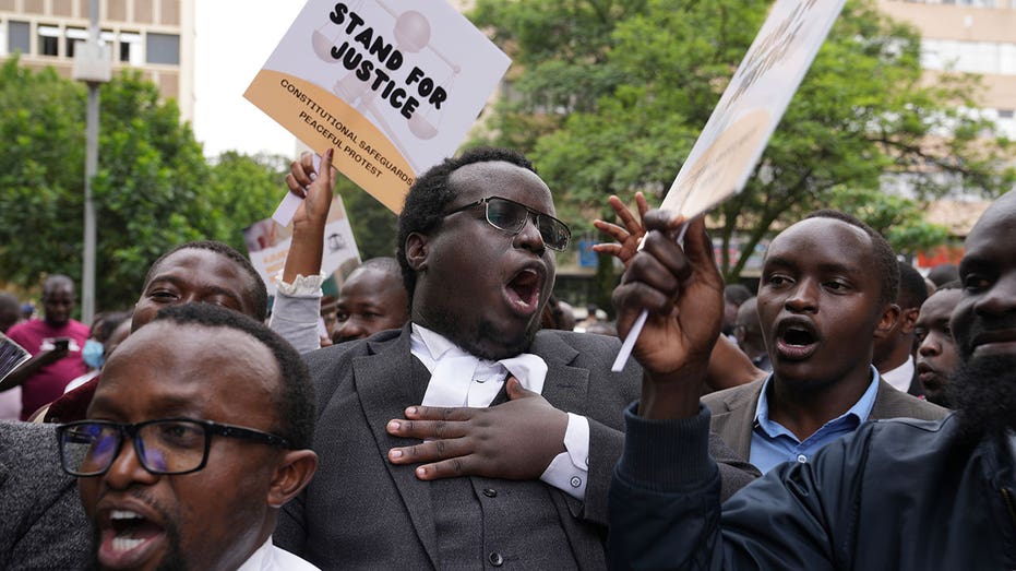 Kenyan lawyers protest against President Ruto’s alleged judicial interference