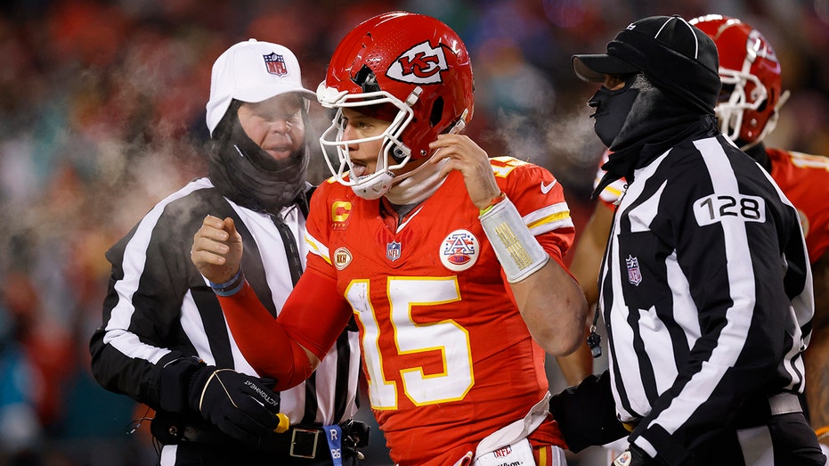 Manufacturer of Patrick Mahomes’ helmet says product prevented injury despite shattering in playoff game