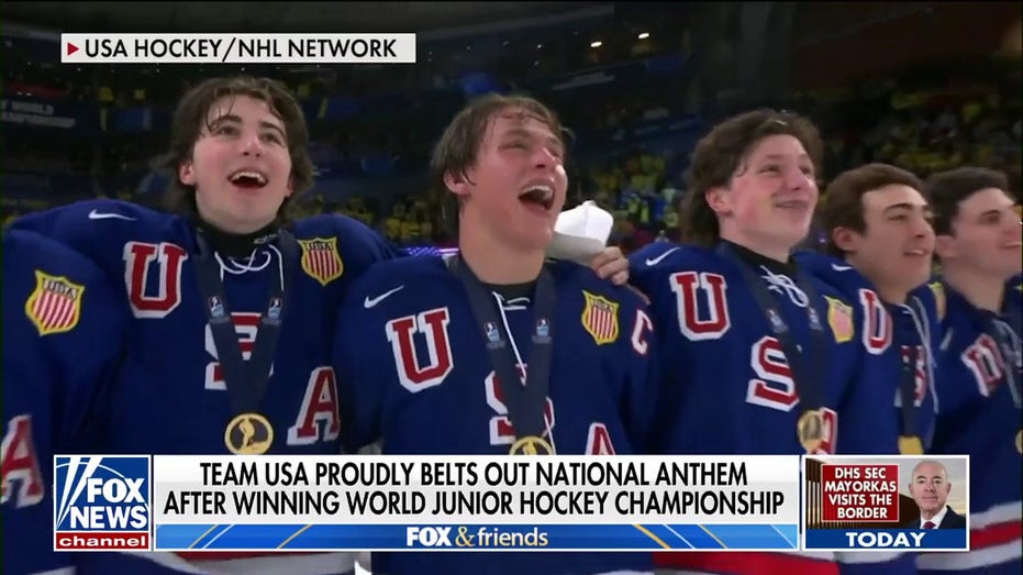 Team-USA-proudly-sings-national-anthem-after-winning-world-junior-hockey-championship-1.jpg