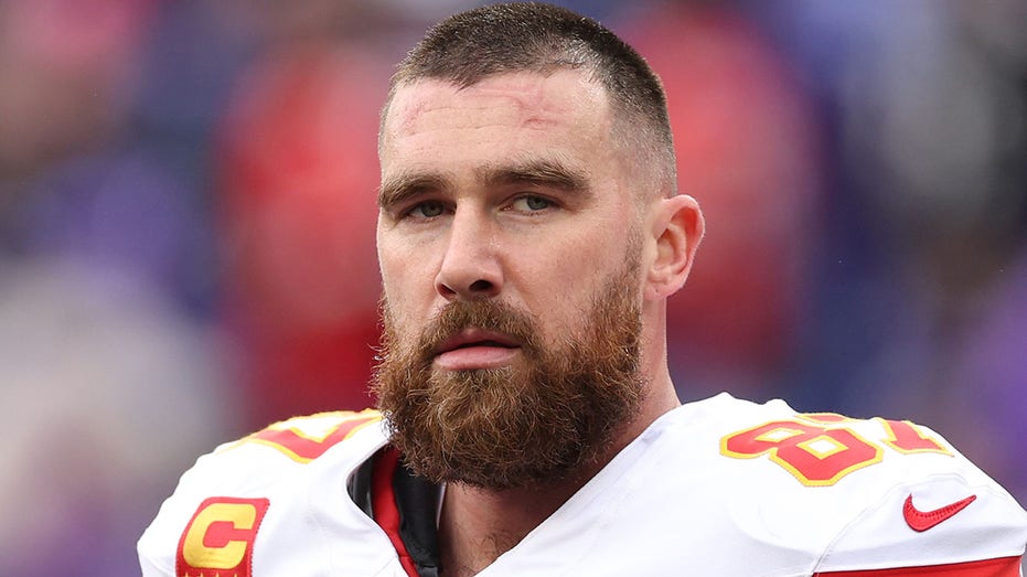 Chiefs' Travis Kelce calls Ravens' Justin Tucker 'a d---' over pre-AFC title game spat