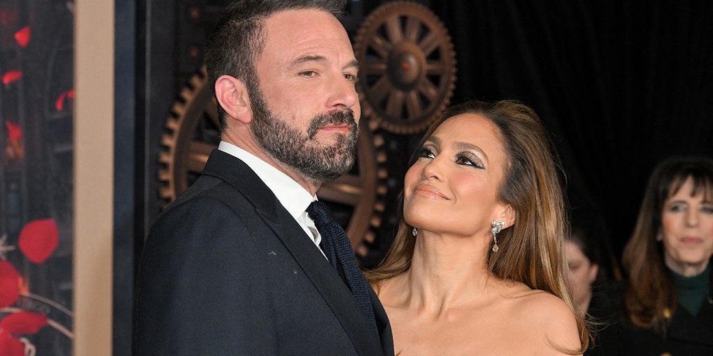 Jennifer Lopez warns Ben Affleck is off limits, telling anyone who flirts with him to 'step all the way off' - Vimarsana News