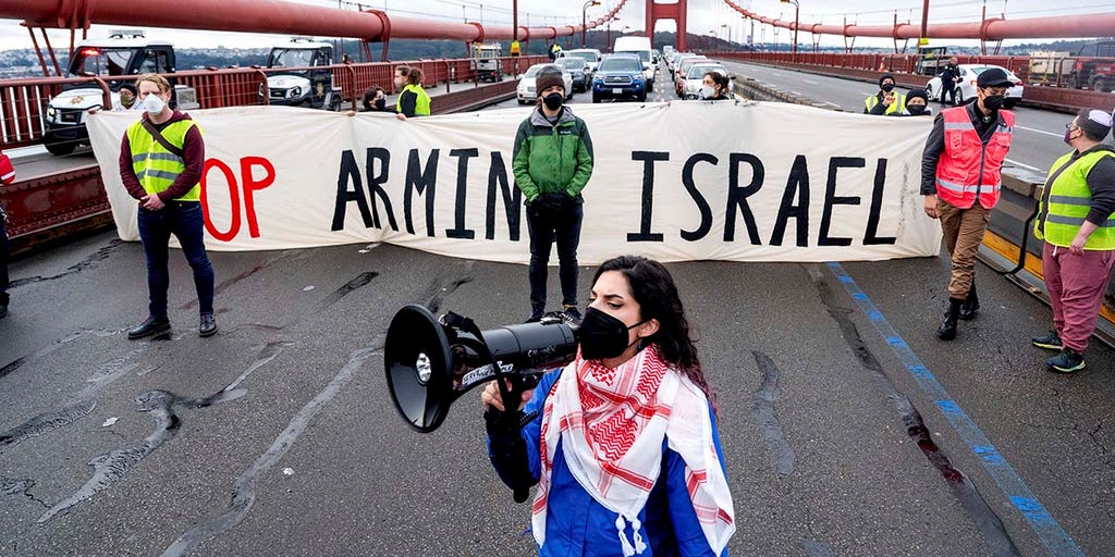 Protesters briefly block traffic on Golden Gate Bridge during morning rush - Vimarsana News