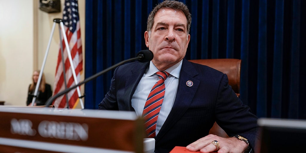 https://a57.foxnews.com/static.foxnews.com/foxnews.com/content/uploads/2024/02/1024/512/AP24045821027172.jpg?ve=1&tl=1