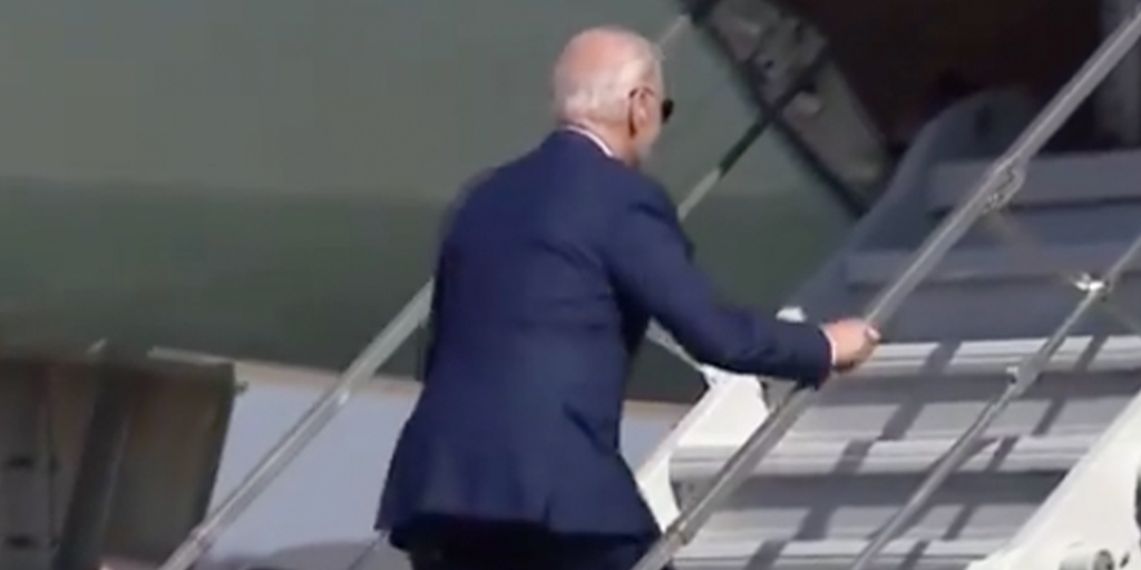 Social media erupts over Biden stumbling up Air Force One steps again: 'Vigor on display' - Vimarsana News