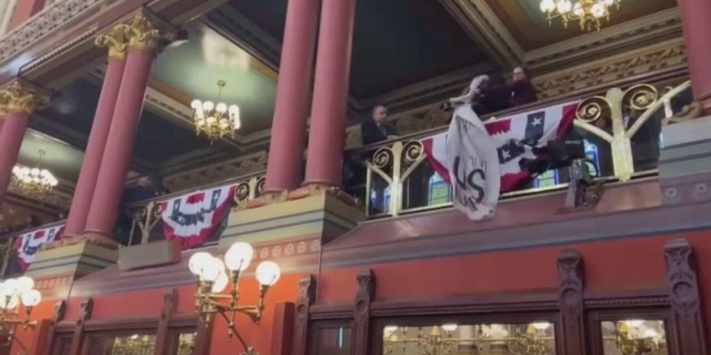 Pro-Palestinian demonstrators attempt to disrupt Connecticut Gov. Ned Lamont as he gives annual speech - Vimarsana News