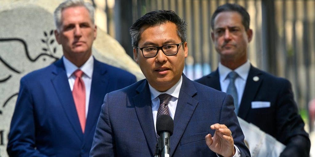 Trump endorses ex-Kevin McCarthy aide Vince Fong to fill vacant seat as his former aides back Fong's opponent - Vimarsana News